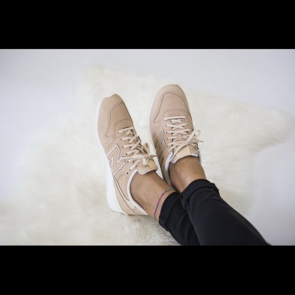 Nude New Balance 996 leather sneakers